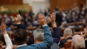 Parlamentul a votat impozitarea pensiilor speciale! Ar urma să se aplice de la 1 ianuarie 2024